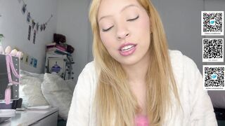 JULIE OLIVER - Joi smoking and cumming with you!