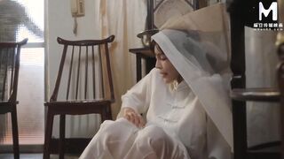 ModelMedia Asia - The widow who cheated on husband in front of his last photo