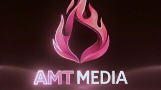 Colombian webcam model has sex with her boss in the studio