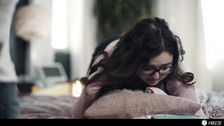 Buff Step Daddy FREEZES Spoiled Stepdaughter to Give Her the Orgasm of a Lifetime