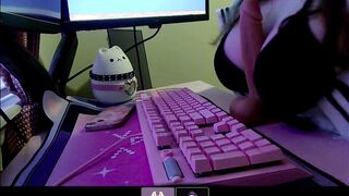 moaning egirl gives private masterbution help