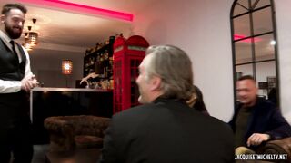 Plan insolite dans un palace parisien
