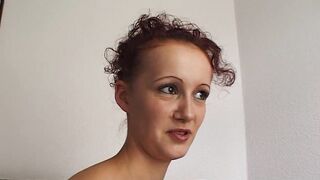 Die Fickwette in der Hotelbar verloren und musste direkt blasen und bumsen