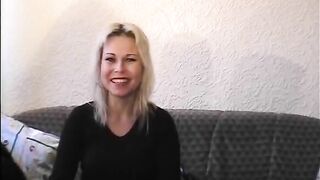 Bildhuebsche 23 jaehrige Rayan aus Finnland interviewed